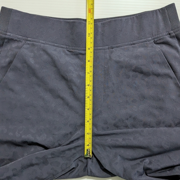 Athleta Brooklyn Textured Ankle Pants Size 6 Medieval Leopard Navy Violet - Picture 12 of 13